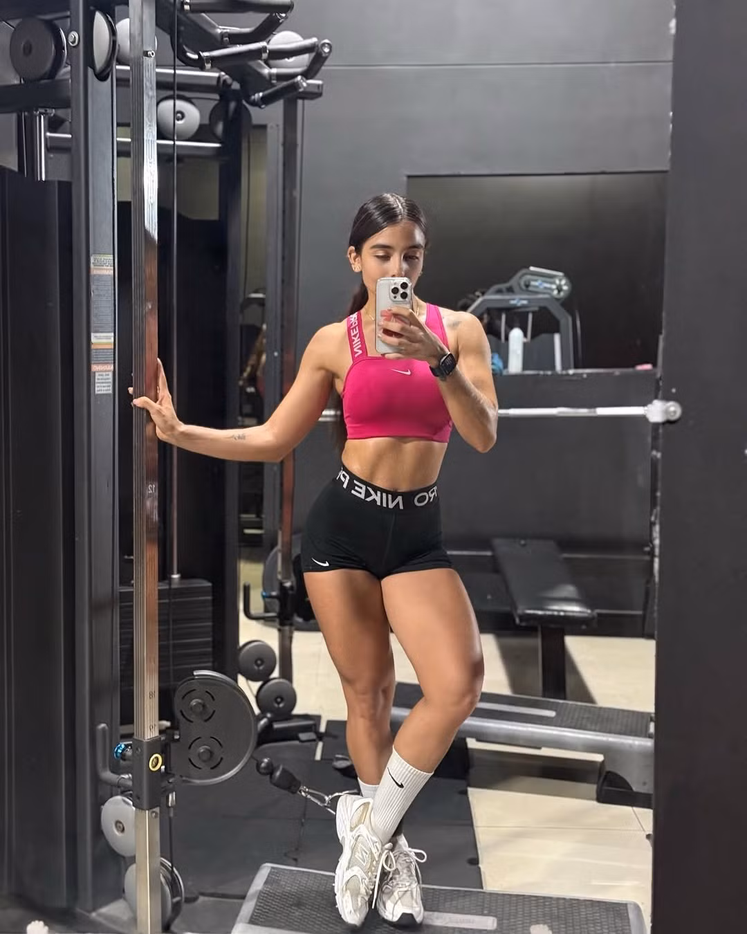 Cô nàng chia sẻ trên trang cá nhân, nhờ có em bé trong bụng, nữ runner như có sức mạnh của hai người, vì vậy động lực để hoàn thành chặng chạy bộ cũng tăng lên.