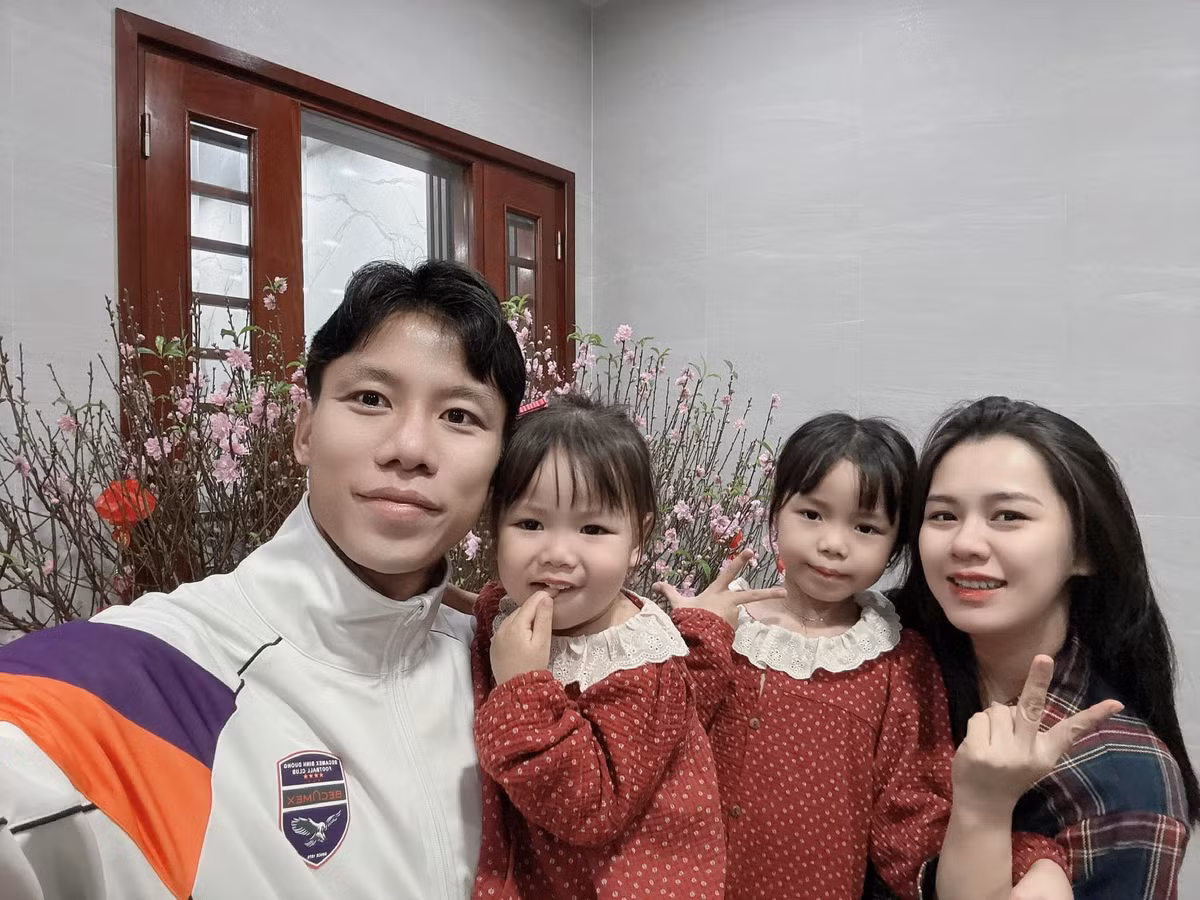Trên trang cá nhân, Quế Ngọc Hải thường xuyên chia sẻ những hình ảnh hạnh phúc bên tổ ấm nhỏ của mình. (Ảnh: FB Quế Ngọc Hải)