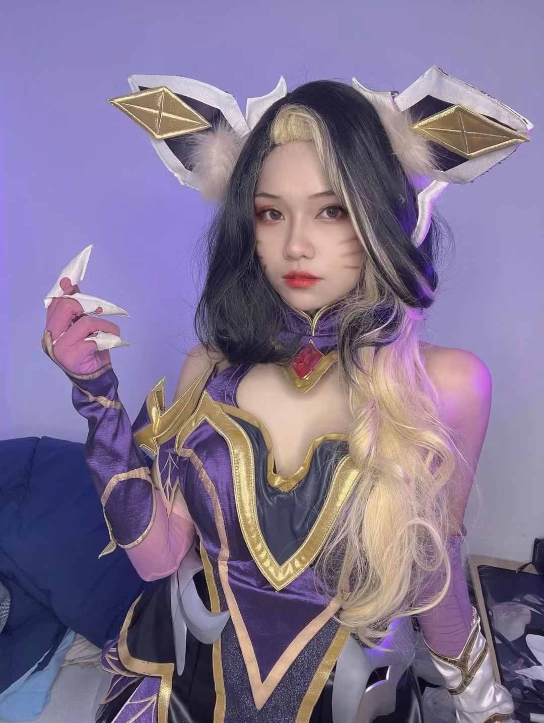 Ahri là một trong những vị tướng được yêu thích nhất trong Liên Minh Huyền Thoại (LMHT), nổi tiếng với vẻ đẹp quyến rũ và hình tượng Hồ Ly 9 đuôi ma mị. Đây cũng là nhân vật thường xuyên được các cosplayer lựa chọn để hóa thân. (Ảnh: IGNV)