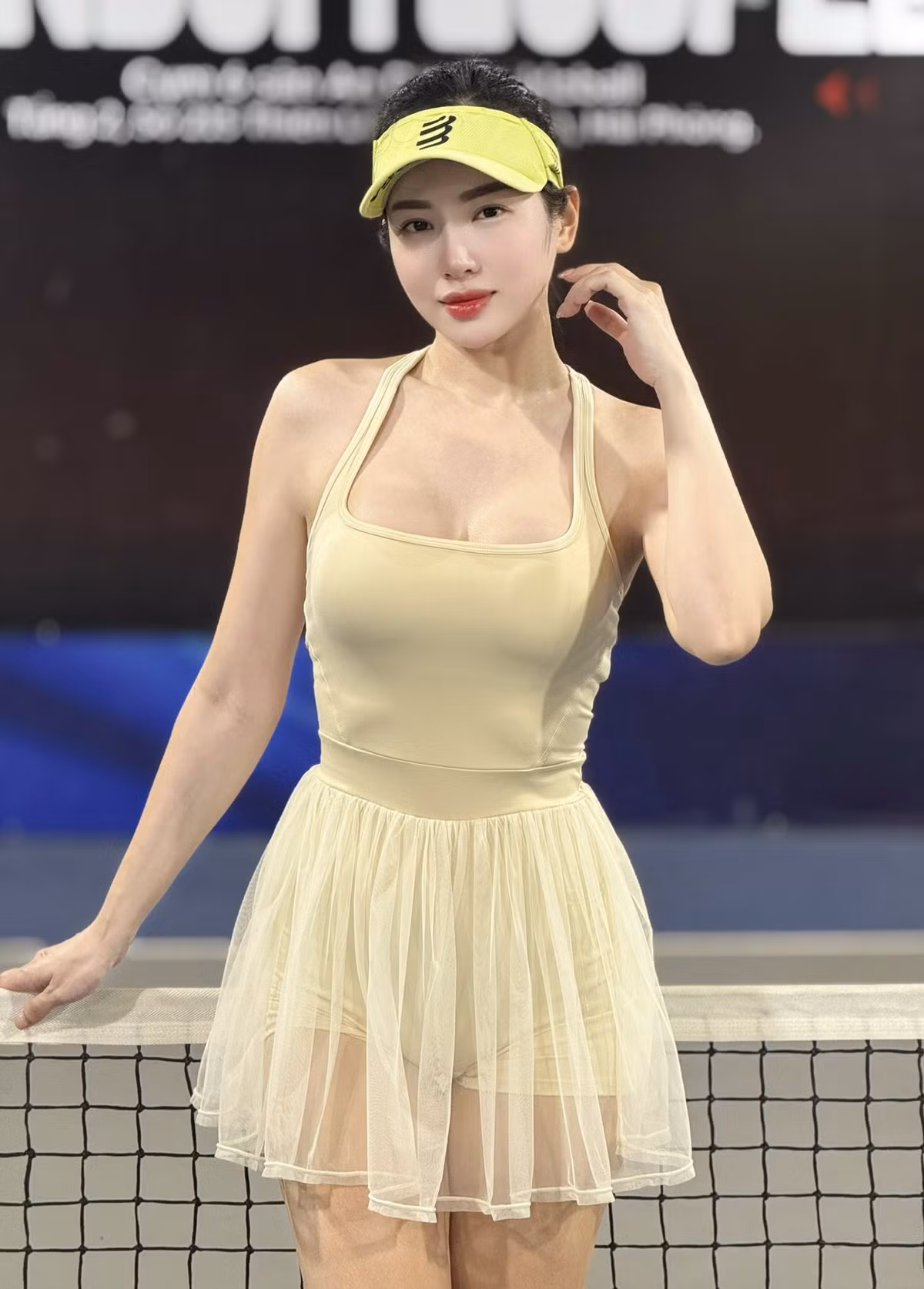 Thời gian gần đây, ngoài chạy bộ, Loan Barbie thể hiện niềm đam mê với bộ môn pickleball. (Ảnh: FBNV)