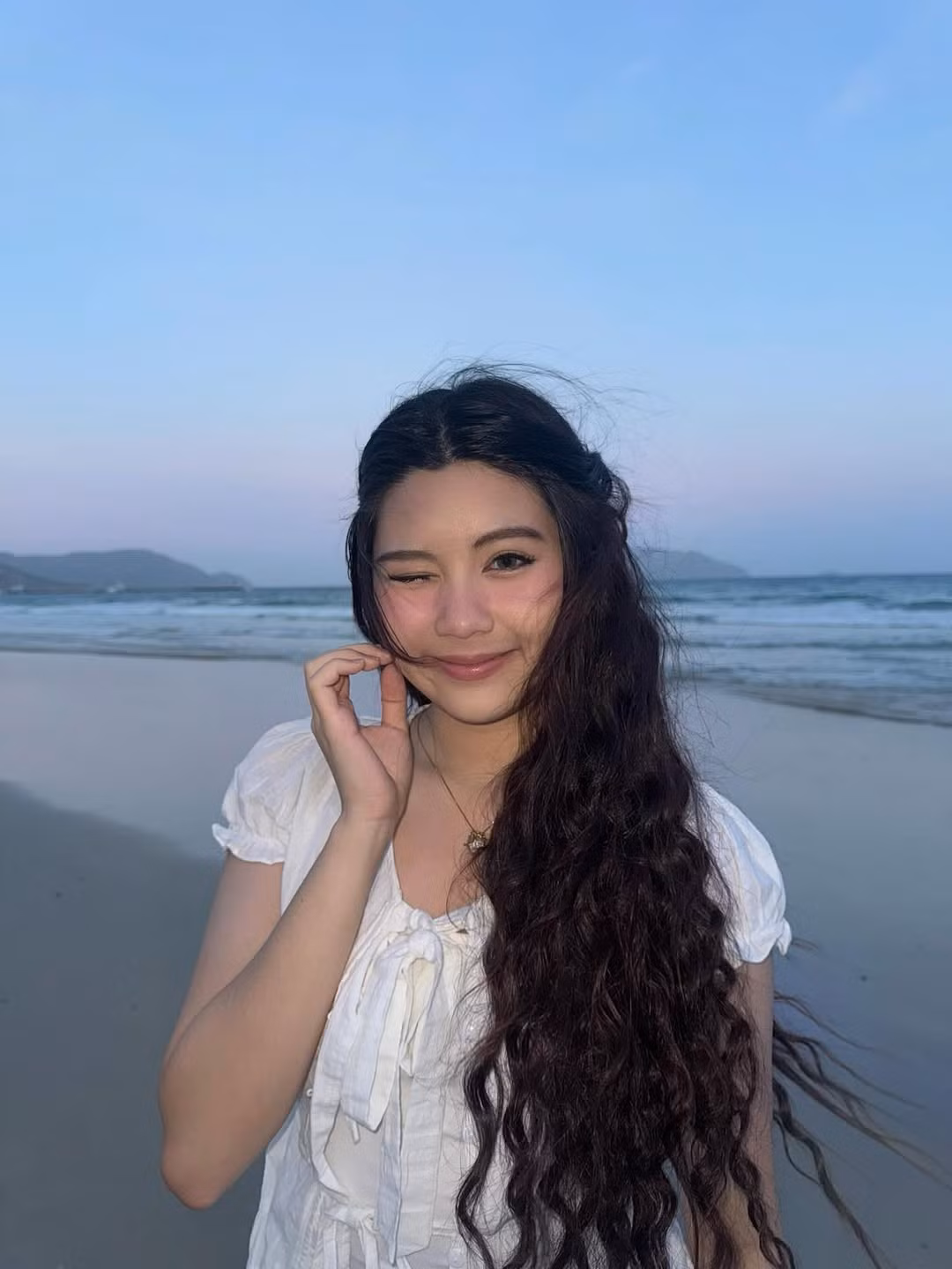 Dưới bài đăng, không ít cư dân mạng đã để lại những lời khen "có cánh" cho ái nữ nhà Quyền Linh: "Đẹp xỉu", "sao mà xinh đẹp thế này", "ôi tình yêu của tôi". (Ảnh: IGNV)