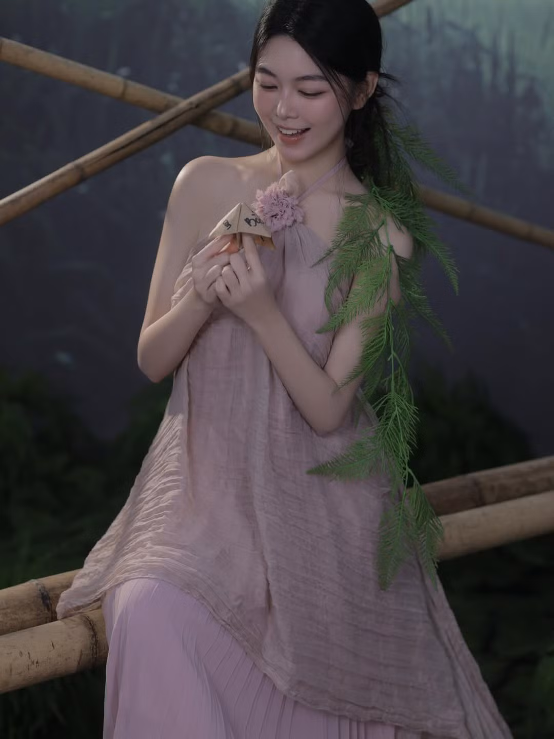 Không phải ngẫu nhiên mà Lọ Lem luôn nhận được sự yêu mến đặc biệt từ công chúng. Bên cạnh nhan sắc "cực phẩm" thừa hưởng từ cả bố và mẹ, cô nàng còn được ngưỡng mộ bởi thành tích học tập đáng nể. (Ảnh: IGNV)