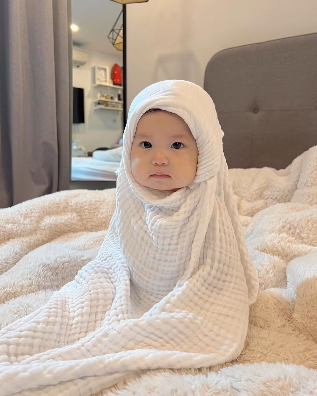Pam từng gây sốt khi trở thành em bé Việt đầu tiên có bức ảnh đạt 1 triệu lượt like trên Instagram. (Ảnh: Facebook Hoàng Kim Ngân)