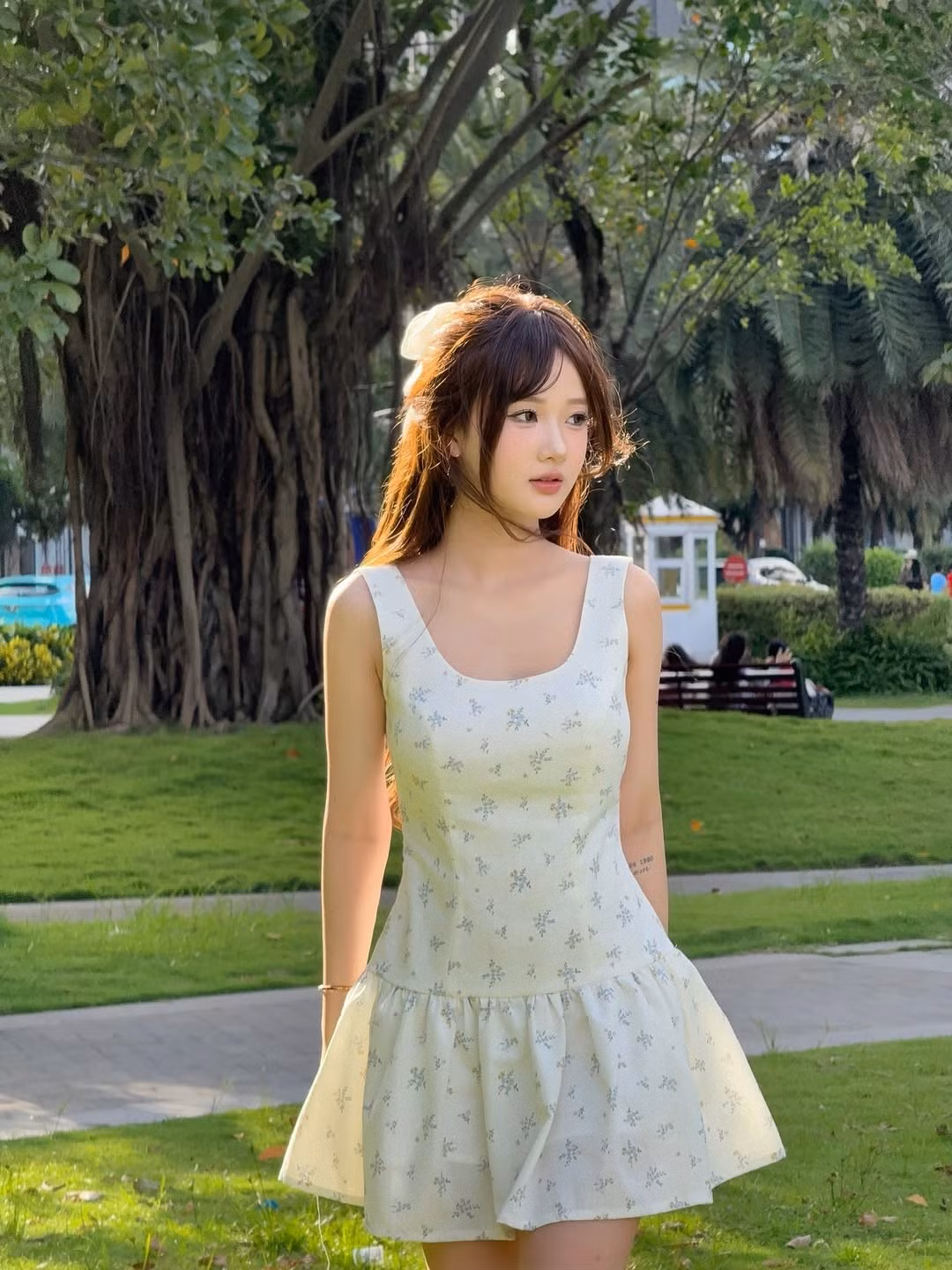 Loạt ảnh của cô nàng nhận về hàng chục nghìn lượt yêu thích cùng nhiều bình luận xuýt xoa trước nhan sắc của Diệu Linh: "Xinh quá", "y như búp bê í".