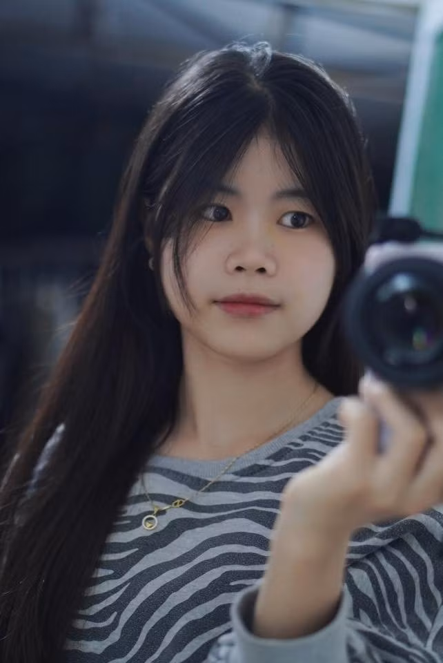 Quá trình hồi phục sau cấy mỡ đã mang lại cho Đồng Thùy Dung một giao diện mới hoàn toàn khác lạ so với hình ảnh mộc mạc trước kia, giúp cô tự tin hơn trong cuộc sống và công việc. (Ảnh: FBNV)