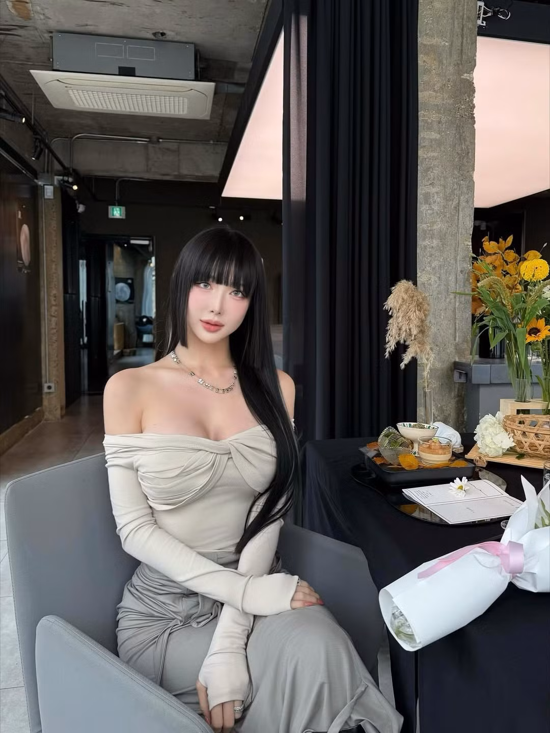 Luna Kim hiện đang là một trong những nữ DJ/Producer được yêu thích tại Hàn Quốc và được chú ý ở châu Á nhờ nhan sắc cuốn hút, phong cách trình diễn tự tin và khí chất "bốc lửa". (Ảnh: FBNV)