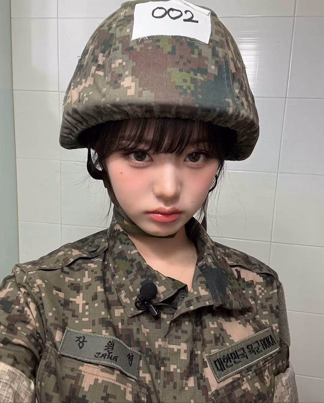Sinh năm 2004, Jang Wonyoung đã khẳng định được vị thế của mình trong làng giải trí Kpop. Sau khi IZ*ONE kết thúc hoạt động, cô tiếp tục tỏa sáng cùng nhóm IVE với những ca khúc hit liên tiếp. (Ảnh: IGNV)