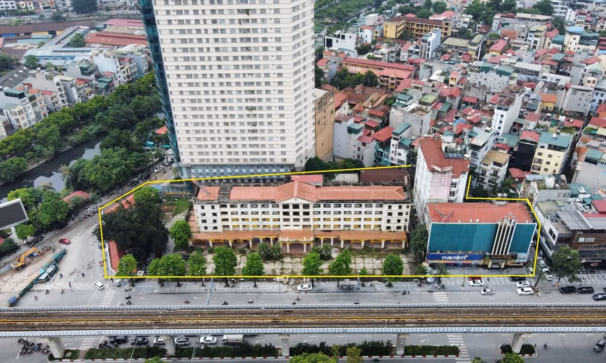 Khu đất có diện tích hơn 6.000 m2, vừa được đưa vào danh sách thí điểm xây nhà nhà ở thương mại. Dự kiến nơi đây sẽ xây dựng dự án khu phức hợp cao tầng, có tên thương mại là Oriental Legend Hà Đông, tổng mức đầu tư hơn 2.400 tỷ đồng.
