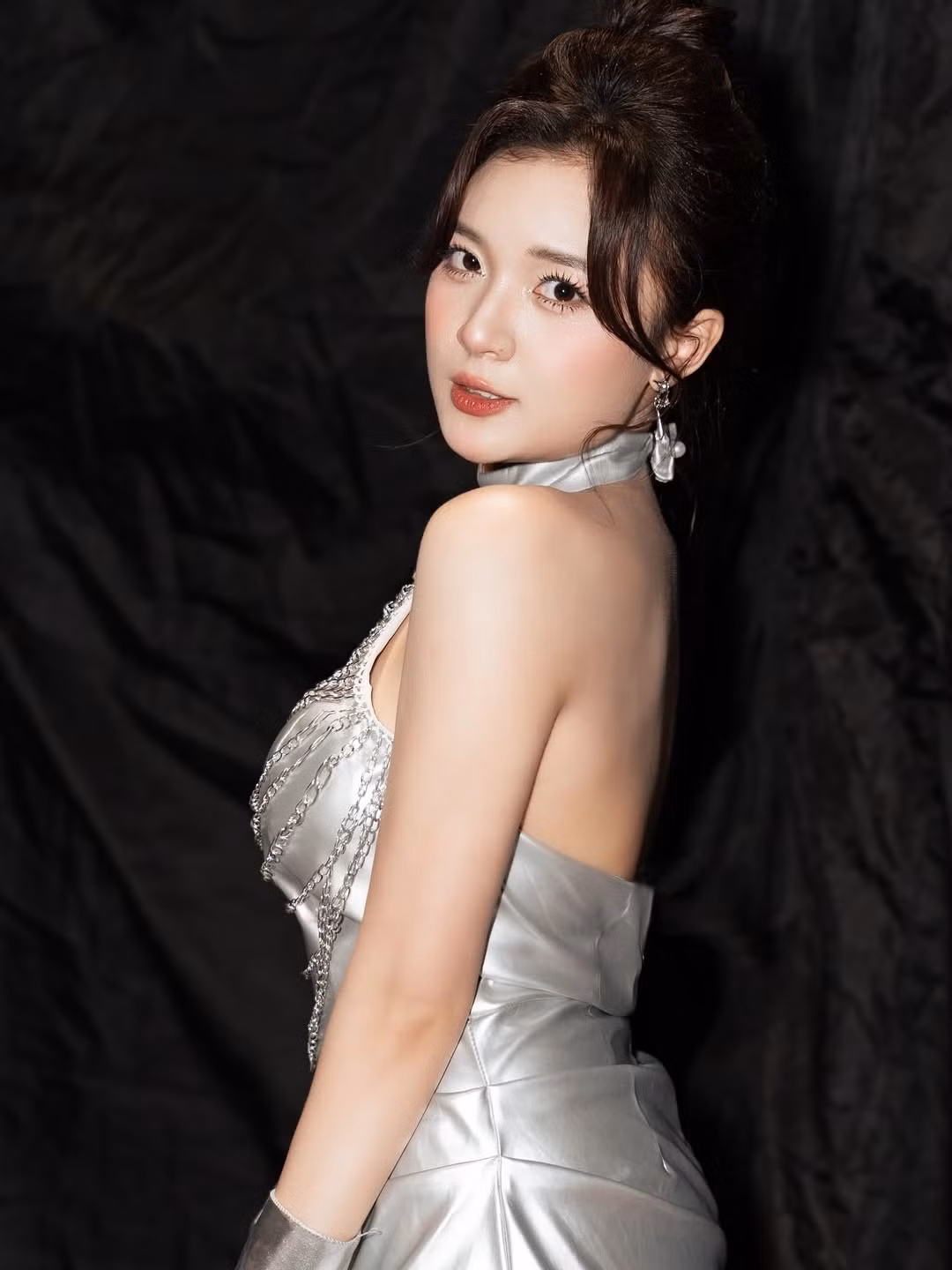 MC Phương Thảo (tên thật là Vũ Phương Thảo) chính là gương mặt quen thuộc với tất cả game thủ Liên Quân Mobile. Mỗi lần cô nàng xuất hiện đều khiến cộng đồng fan của mình phải xuýt xoa với nhan sắc xinh đẹp của mình.