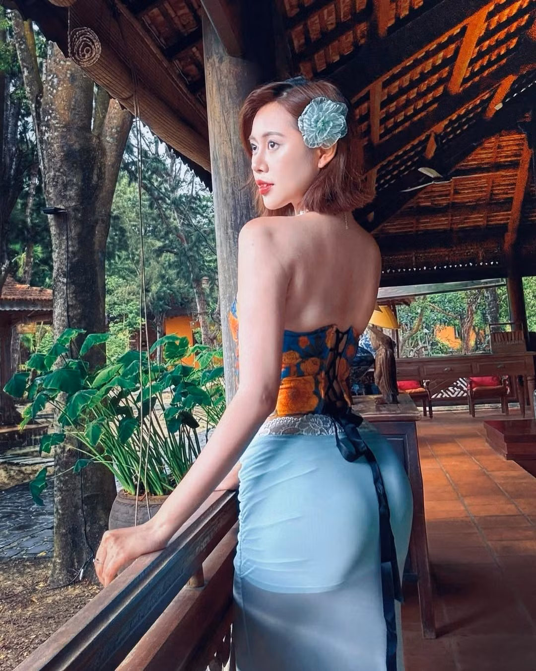 Từng được biết đến qua các video hài hước trên TikTok, Việt Phương Thoa dần khẳng định hình ảnh trưởng thành, chỉn chu trong cả phong cách sống lẫn gu thời trang. Loạt ảnh mới của cô nàng nhận về rất nhiều bình luận xuýt xoa về phong cách thời trang lẫn nhan sắc.