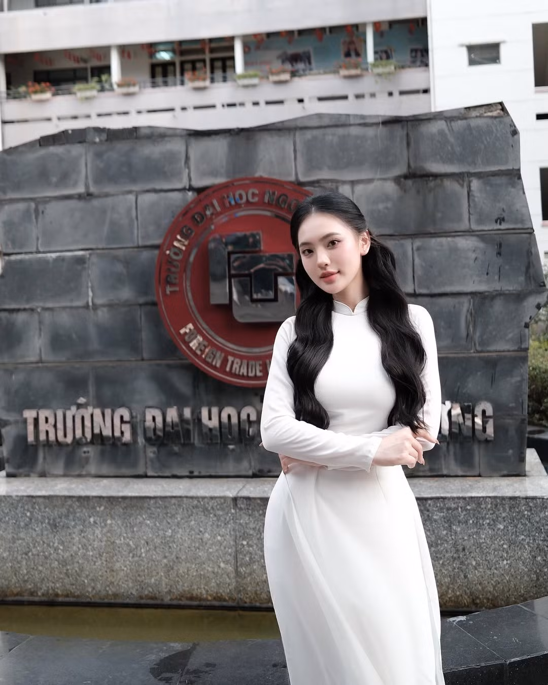 Nổi tiếng là ngôi trường đào tạo ra nhiều thế hệ sinh viên ưu tú và năng động, Đại học Ngoại thương còn được biết đến là nơi quy tụ rất nhiều "trai xinh gái đẹp".
