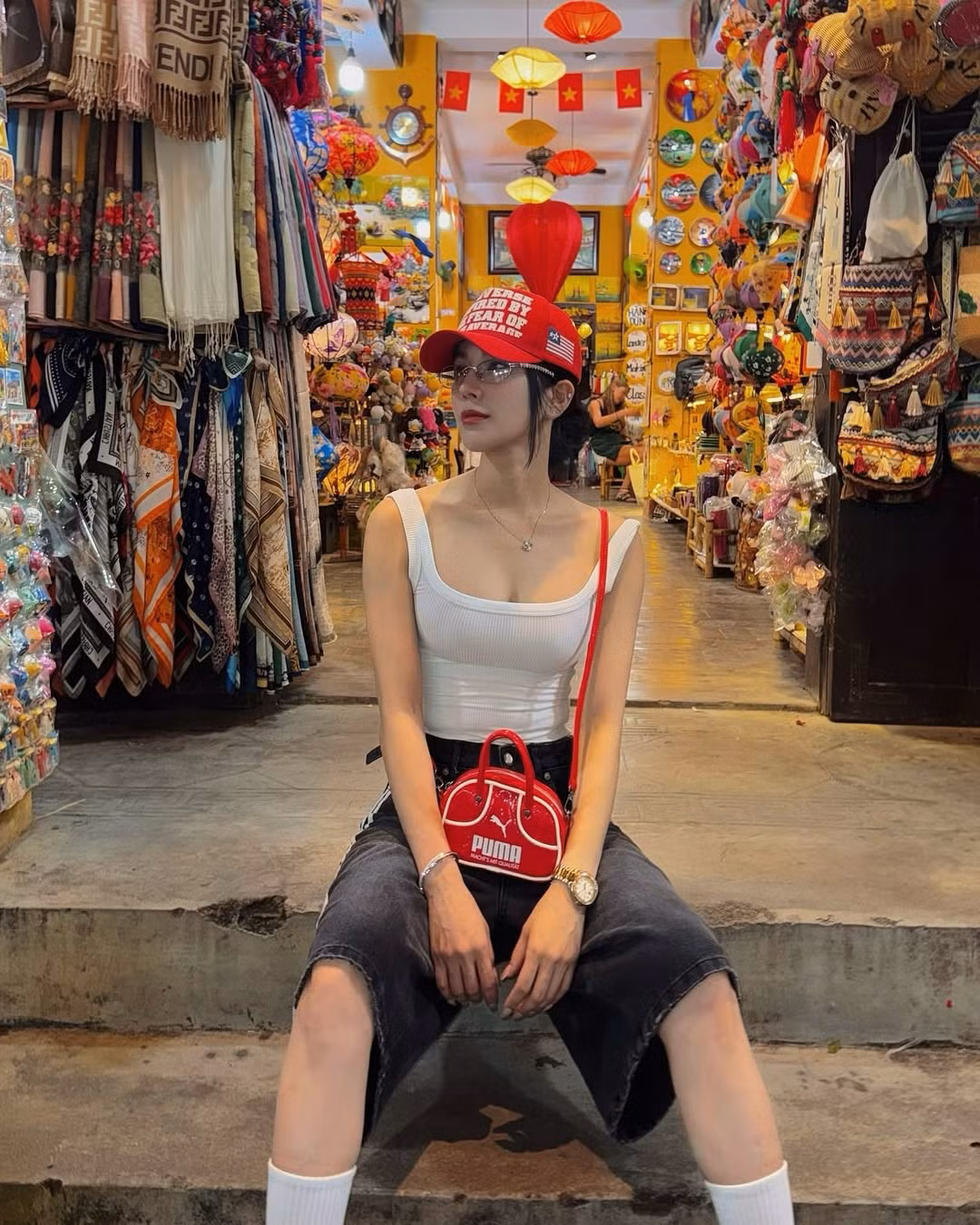 Mới đây cô nàng vừa khoe loạt khoảnh khắc du lịch Hội An vui vẻ cùng với hai nhóc tỳ.