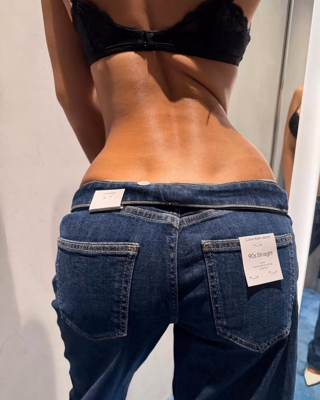 Đặc biệt, chiếc hõm venus gợi cảm khiến người đối diện không thể rời mắt. (Ảnh: IGNV)