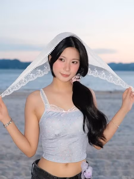 Được biết đến là một trong những gương mặt hot trên TikTok, Quỳnh Bei luôn khiến người hâm mộ phải say lòng bởi những điệu nhảy theo nhạc đầy cuốn hút. (Ảnh: FBNV)