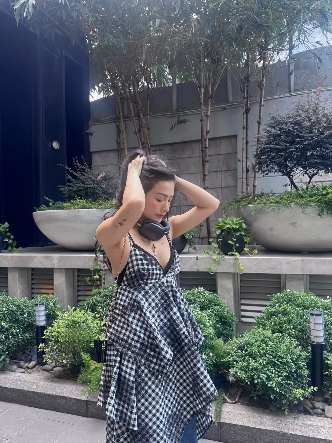Yaya Trương Nhi luôn biết cách tận dụng lợi thế ngoại hình của mình. Cô thường xuyên chia sẻ những bí quyết giữ dáng như tập gym, yoga, boxing và ăn uống khoa học.