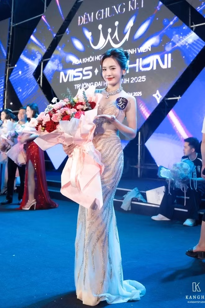 Dù Bảo Ngọc đang là ngôi sao trẻ đang lên của đội 1 SLNA và các cấp độ tuyển trẻ Quốc gia (U17, U19 Việt Nam), cặp đôi chọn cách yêu nhau khá bình lặng.