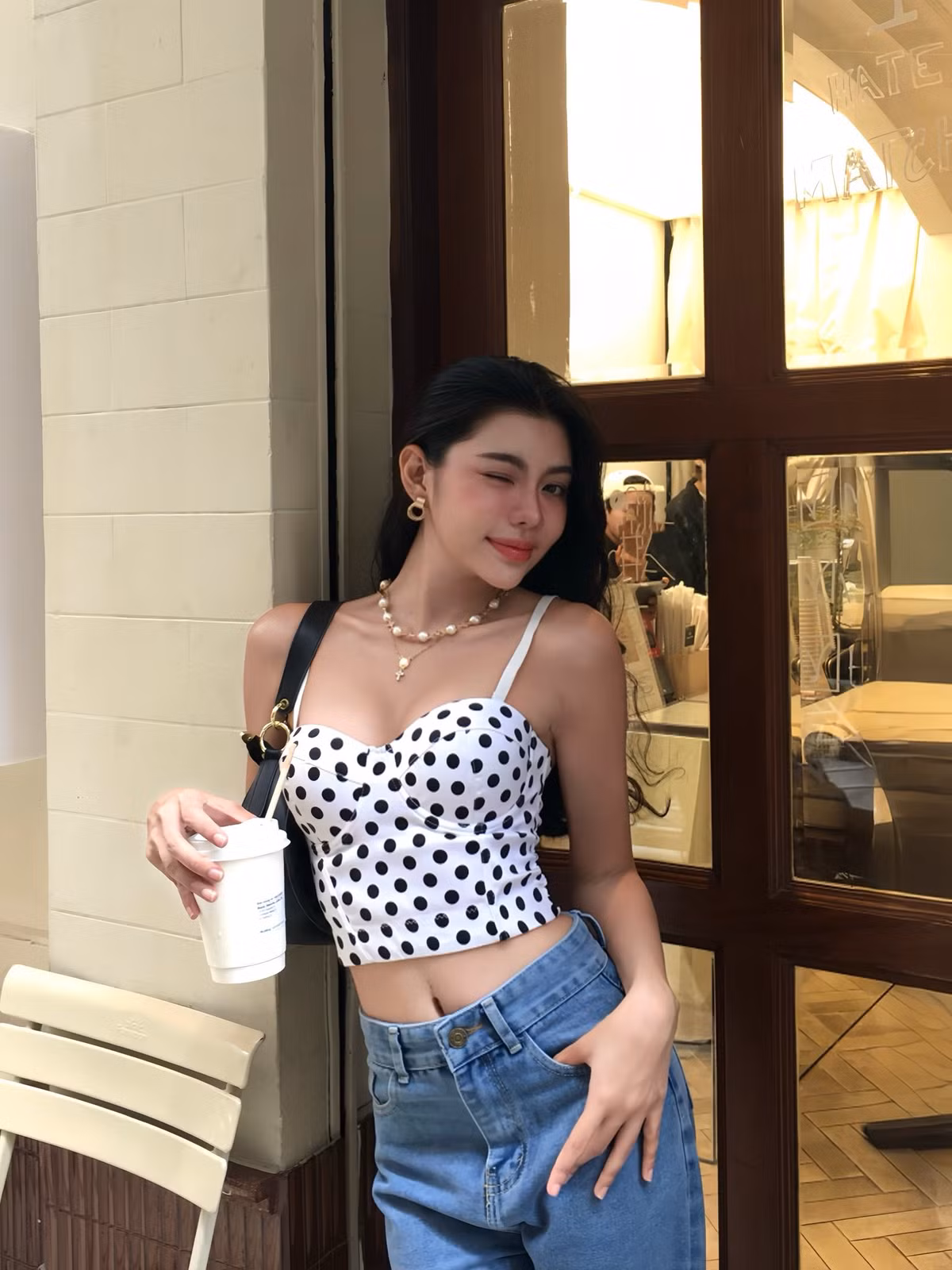 Sở hữu lợi thế về ngoại hình, cô nàng có thể "cân đẹp" được mọi outfit, từ năng động trẻ trung đến quyến rũ, gợi cảm. (Ảnh: FBNV)