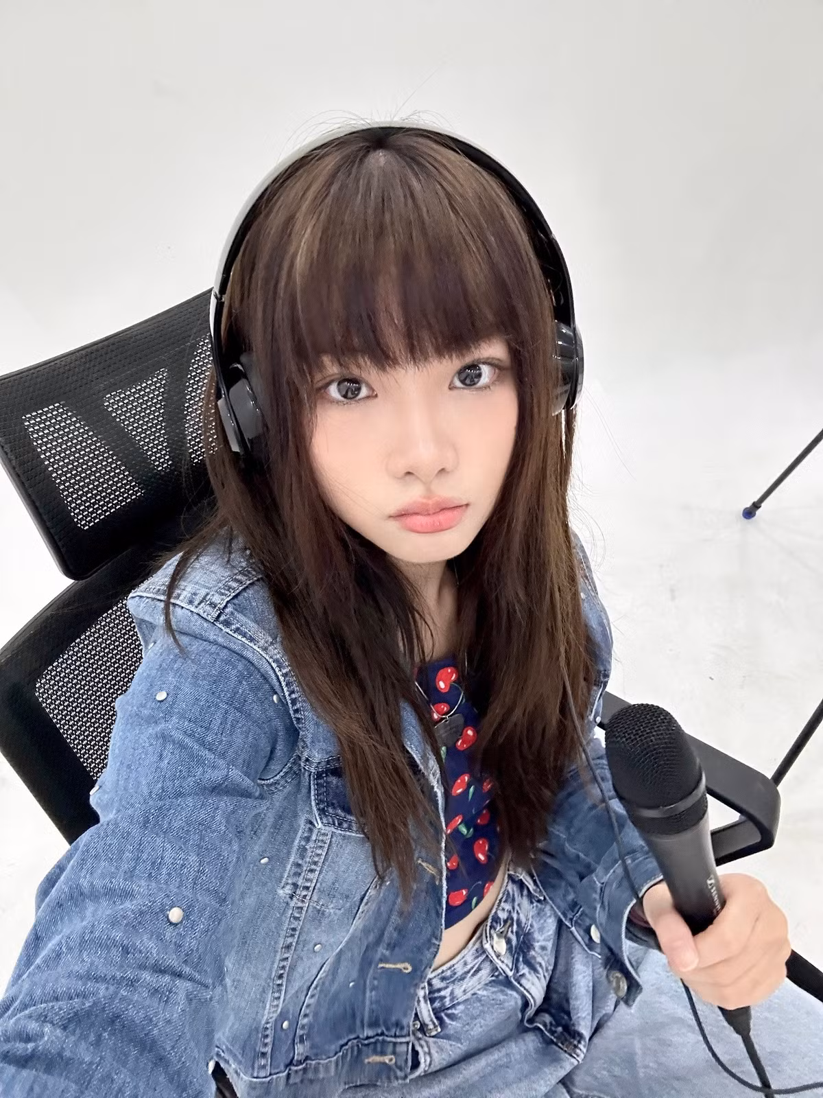 Hiện tại, với vai trò thí sinh tại "Em xinh say hi", Ánh Sáng đang dần khẳng định tên tuổi của mình. Cô cũng đã chính thức ra mắt với EP "AZA" do nhạc sĩ Kai Đinh sản xuất vào cuối năm ngoái, đánh dấu bước chuyển mình trong sự nghiệp solo.