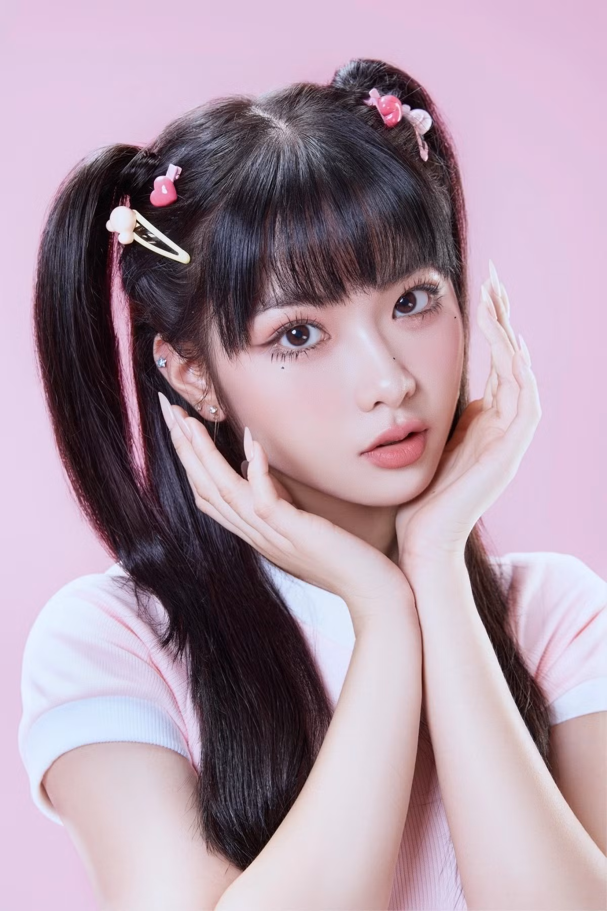Đặc biệt nhan sắc xinh xắn, đáng yêu cũng giúp Em Xinh này thu hút người hâm mộ ngay từ “cái nhìn đầu tiên”. Lượng fans của cô nàng tăng cao mỗi ngày, qua các tập phát sóng.