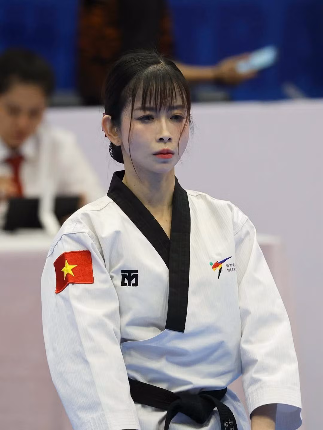 Được mệnh danh là "bông hồng thép" đầy mạnh mẽ trên sàn đấu, nhưng khi tham gia các sự kiện giải trí hoặc những chuyến nghỉ dưỡng, Châu Tuyết Vân lột xác với hình ảnh quyến rũ và thời thượng. Chính sự đa dạng trong phong cách đã giúp "chị đẹp" nhận được rất nhiều sự yêu mến từ người hâm mộ. (Ảnh: IGNV)