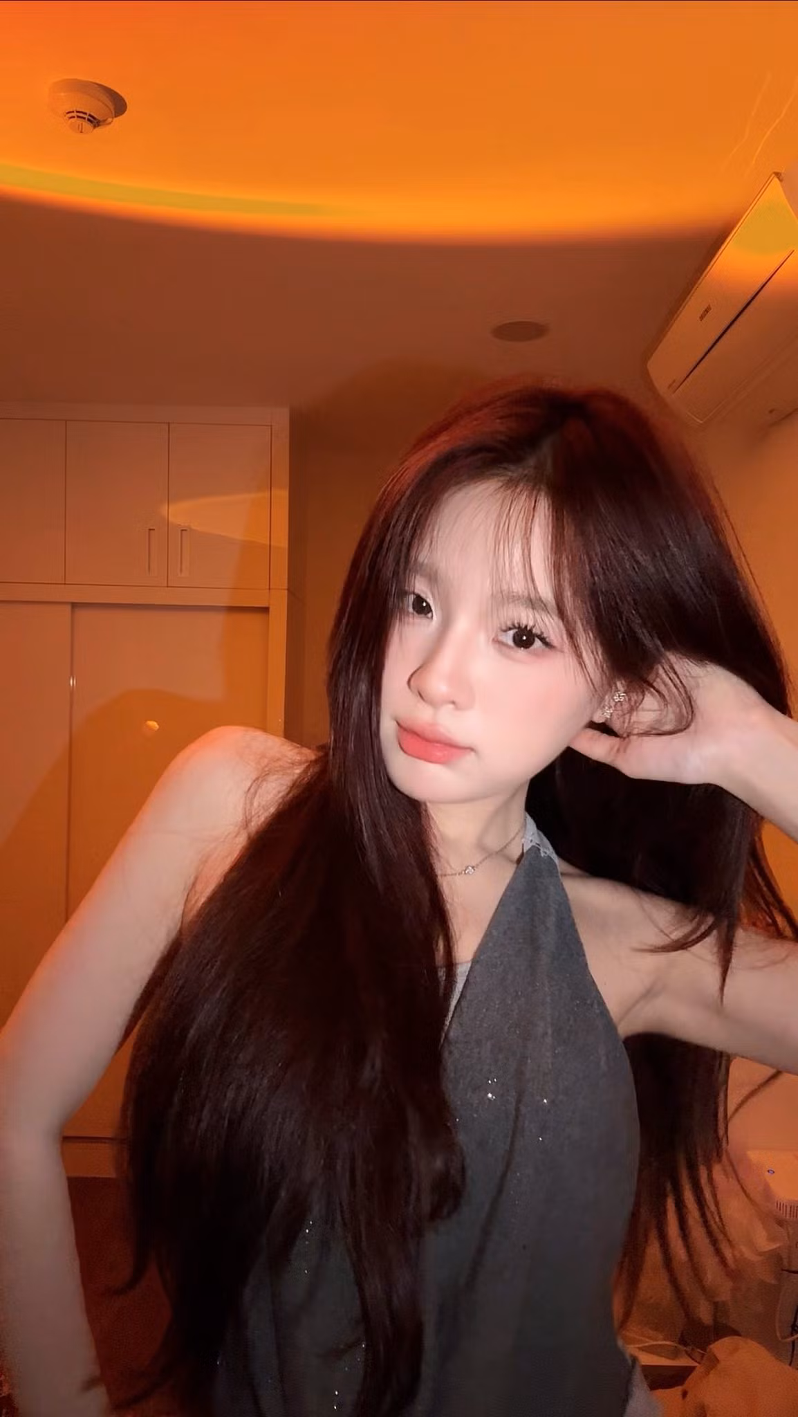 Sau những ồn ào làm"dậy sóng" cõi mạng xoay quanh mối quan hệ tình cảm với ViruSs, Tiktoker nổi tiếng Ngọc Kem đã có màn "thăng hạng nhan sắc" đầy ấn tượng, khiến cộng đồng mạng không khỏi bất ngờ và xuýt xoa. (Ảnh: Facebook Trần Nguyễn Hồng Ngọc)