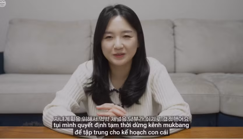 Vào ngày 4/1/2026, Hamzy đã đăng tải một video với tiêu đề mang tính chất thông báo quan trọng. Khác với phong cách ăn uống thường thấy, cô xuất hiện để trải lòng về dự định cá nhân. Nữ YouTuber cho biết cô sẽ tạm dừng kênh Mukbang chính để tập trung cho những mục tiêu quan trọng hơn trong cuộc đời.