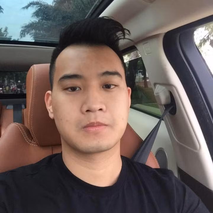 Ngoài hình ảnh của một doanh nhân, Đức Phạm còn được biết đến là tay chơi siêu xe có tiếng ở Sài thành. Hồi đám cưới với Diệp Lâm Anh, Đức Phạm tự tay lái siêu xe BMW i8 7 tỷ đồng để rước nàng về dinh. (Ảnh: Facebook Duc Pham)