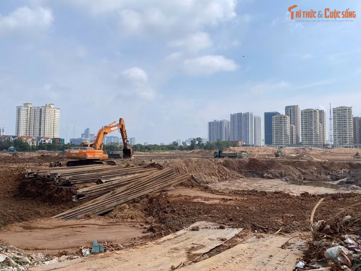 Với tổng mức đầu tư khoảng 370 tỷ đồng, dự án được kỳ vọng sẽ xóa sổ các "điểm đen" ngập úng trên các trục đường huyết mạch như Tố Hữu, Lê Văn Lương và khu vực lân cận các đại đô thị phía Tây.