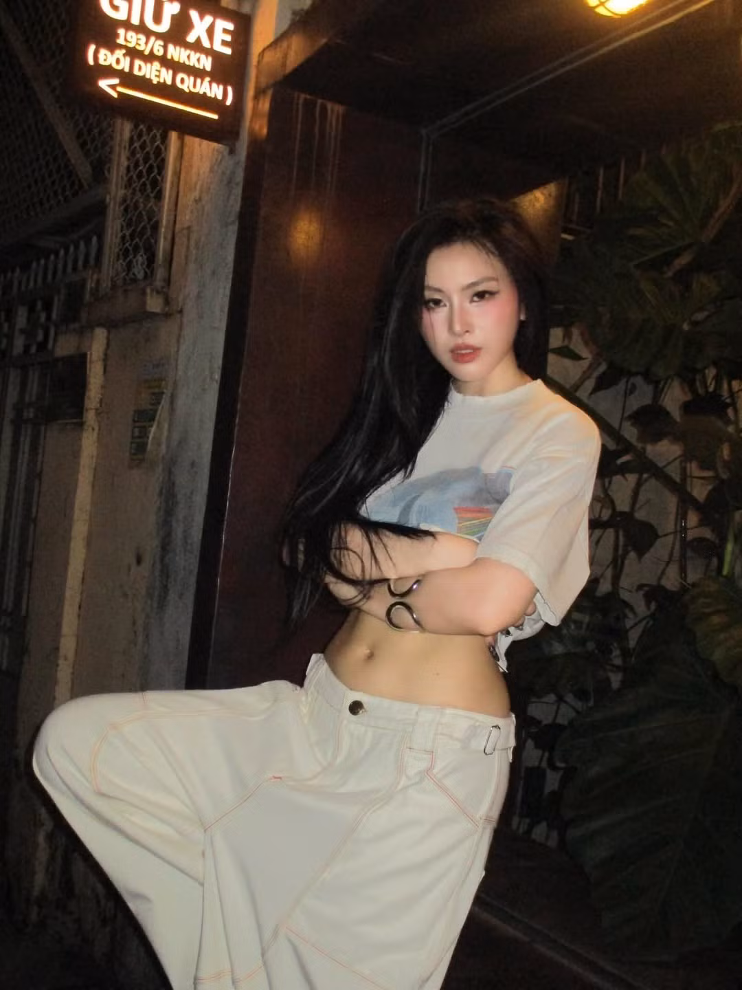 Cô sở hữu chiều cao ấn tượng cùng số đo ba vòng chuẩn mực, giúp cô luôn nổi bật trên sân khấu và trong các bộ ảnh thời trang. (Ảnh: IGNV)