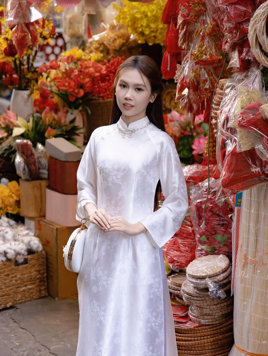 Lối trang điểm tự nhiên, nhấn vào đôi mắt sáng và nụ cười rạng rỡ giúp Bảo An giữ được nét ngây thơ vốn có nhưng không kém phần sắc sảo. (Ảnh: IGNV)