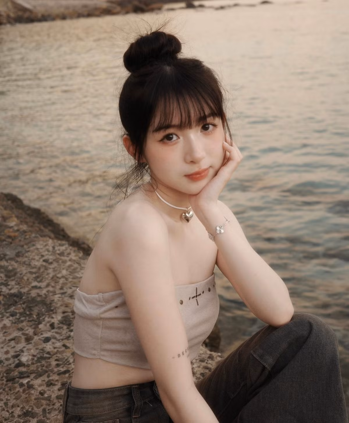 Đến thời điểm hiện tại, cả hai vẫn giữ được lửa chuyện tình mặn nồng như thuở mới yêu.