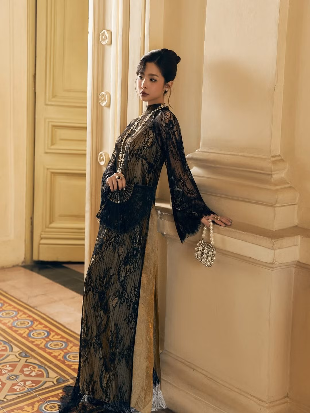 Trước đây, cô thường xuất hiện với hình ảnh nóng bỏng, diện những thiết kế bodycon ôm sát hoặc bikini cắt xẻ, khoe trọn đường cong "cháy mắt". Ở thời điểm hiện tại, nàng hot girl lại gây ấn tượng với hình tượng "soft girl" ngọt ngào, mong manh đầy thanh lịch. (Ảnh: IGNV)