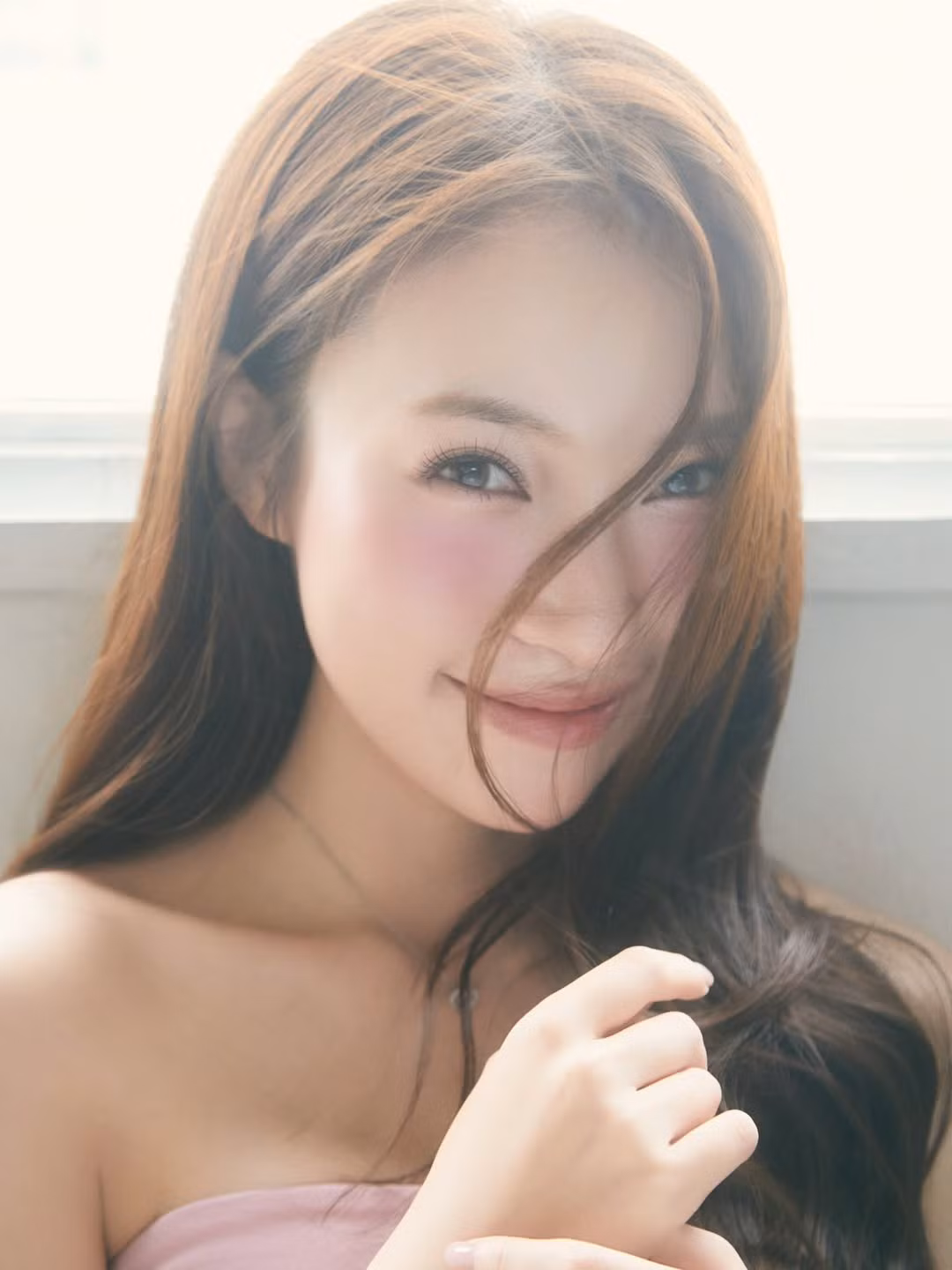 Không chỉ là một MC tài năng, cô nàng còn được yêu mến bởi luôn toát lên tinh thần cầu thị, năng lượng tích cực. Khánh Vy sở hữu kênh YouTube cá nhân với hàng triệu người đăng ký, chuyên chia sẻ về bí quyết học tiếng Anh, phát triển bản thân. (Ảnh: IGNV)