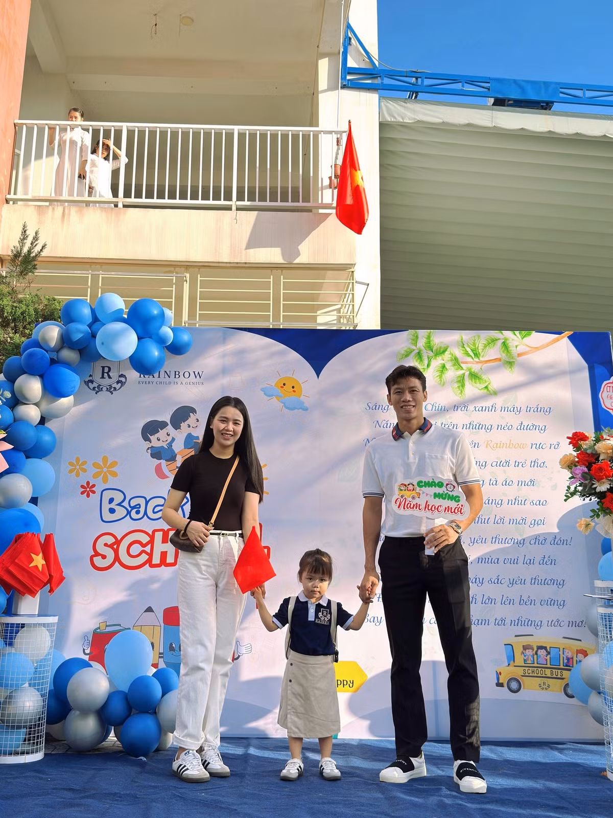 Trong khi vợ anh, Dương Thị Thùy Phương từng giành danh hiệu Hoa khôi Trường Đại học Vinh và là gương mặt khá nổi tiếng tại Nghệ An. (Ảnh: FB Quế Ngọc Hải)
