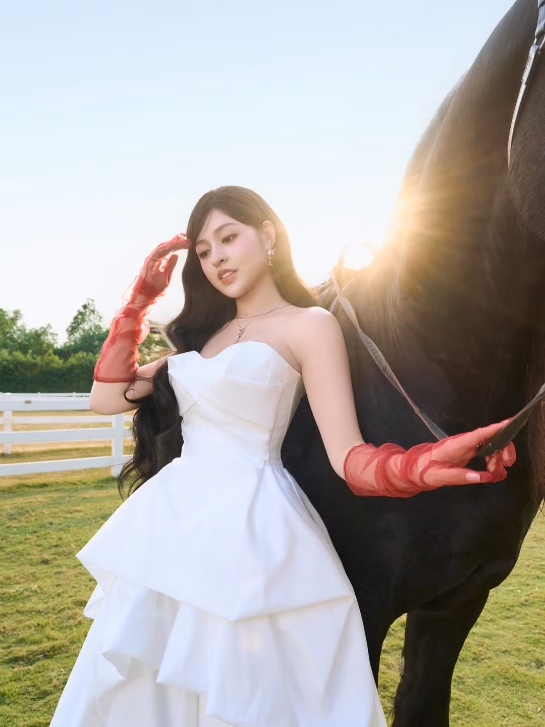 Bộ ảnh chào năm Bính Ngọ lần này không chỉ đơn thuần là bộ ảnh đón xuân, mà còn là lời khẳng định cho sự trưởng thành về phong cách của Trần Thanh Tâm. (Ảnh: IGNV)