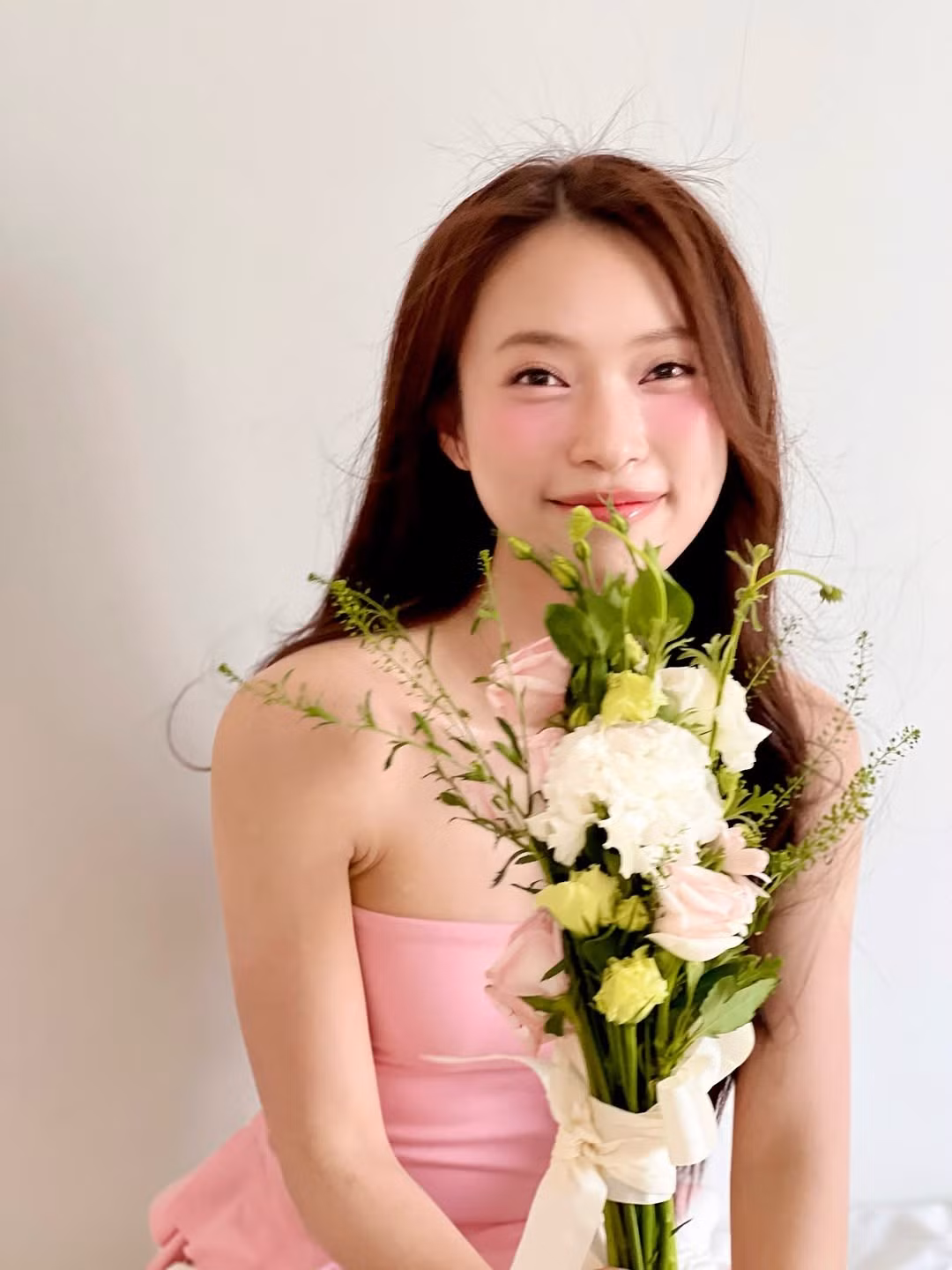 Không còn là hình ảnh MC thông minh, sắc sảo trên sóng truyền hình, MC Khánh Vy mới đây vừa đăng tải loạt ảnh phong cách nàng thơ đầy dịu dàng, nữ tính khiến người hâm mộ phải xuýt xoa. (Ảnh: IGNV)