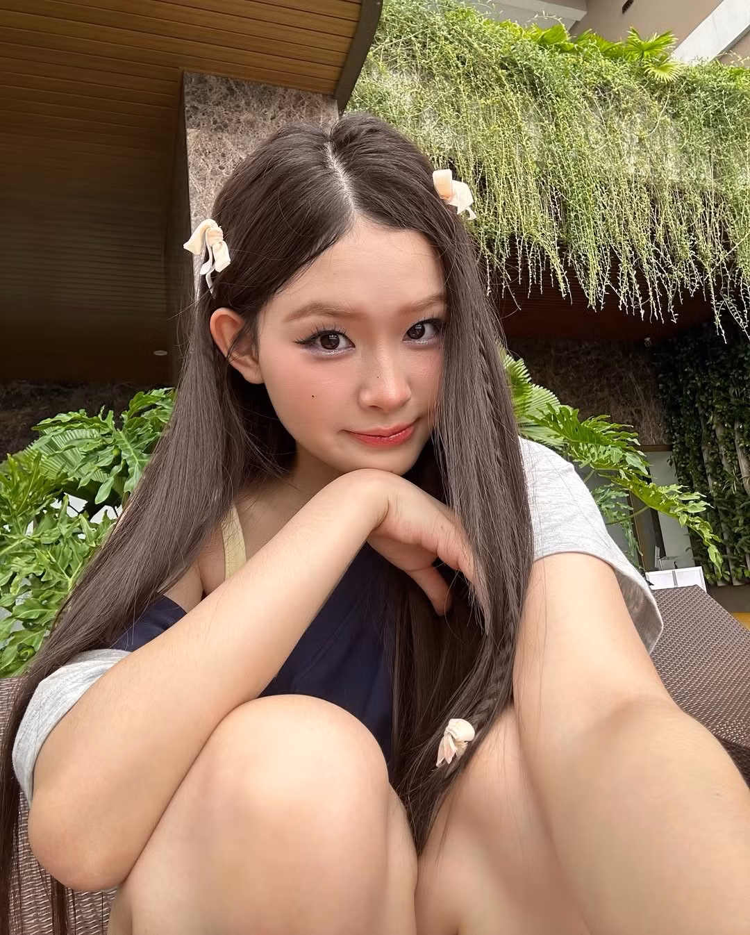 Mới đây, cô nàng tiếp tục "đốt mắt" người hâm mộ bằng loạt ảnh khoe phong cách thời trang đi biển năng động nhưng không kém phần gợi cảm. (Ảnh: IGNV)