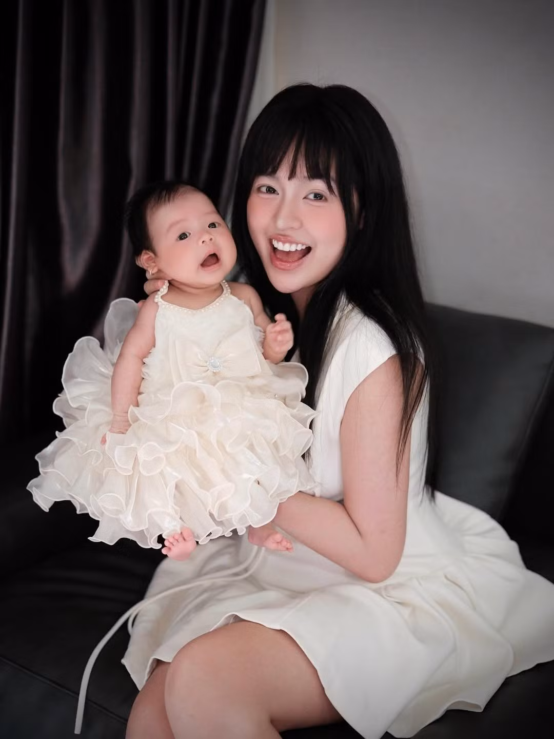 Nhan sắc sau sinh của Thanh Tâm cũng được đánh giá là mặn mà và rạng rỡ hơn. Cô thường xuyên xuất hiện với vẻ ngoài tươi tắn, làn da mịn màng ngay cả khi không trang điểm đậm. (Ảnh: IGNV)