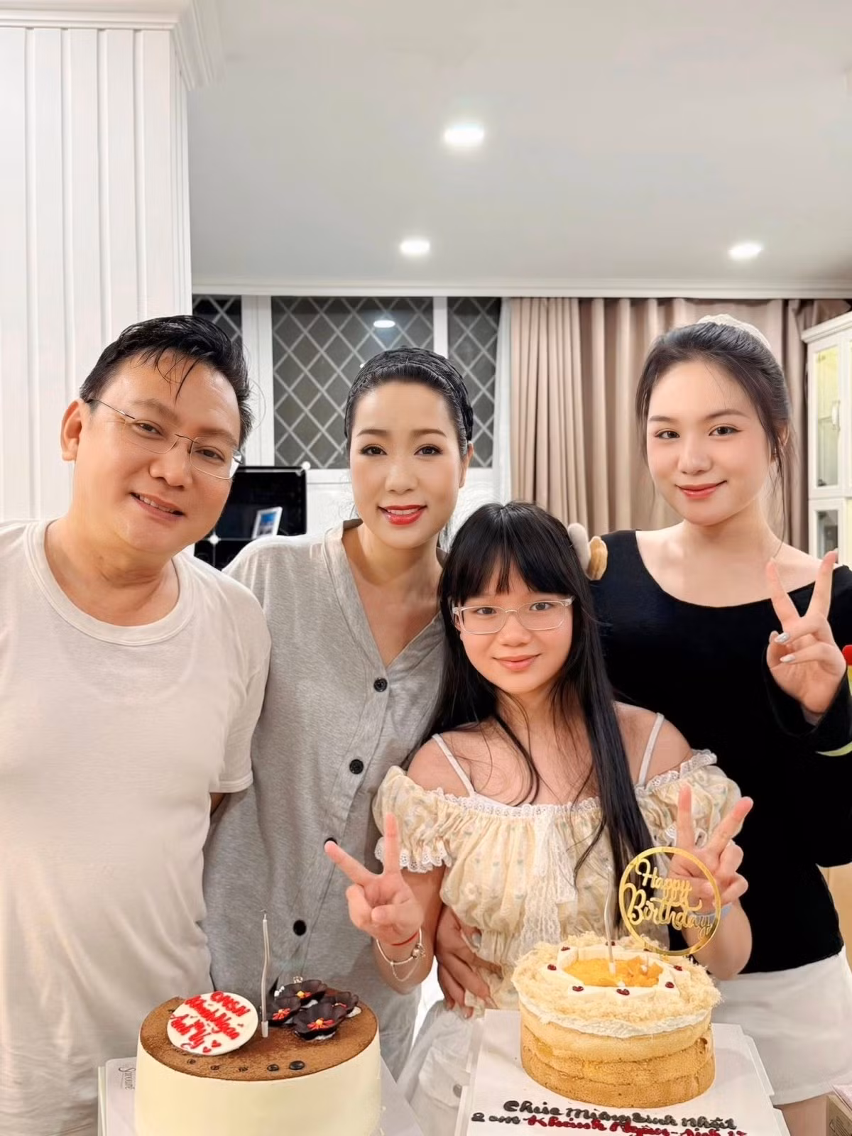 uy nhiên, Trịnh Kim Chi cho biết con gái lớn chưa có ý định tham gia nghệ thuật nối nghiệp mẹ mình mà tập trung học văn hóa, kinh doanh theo mong muốn riêng.