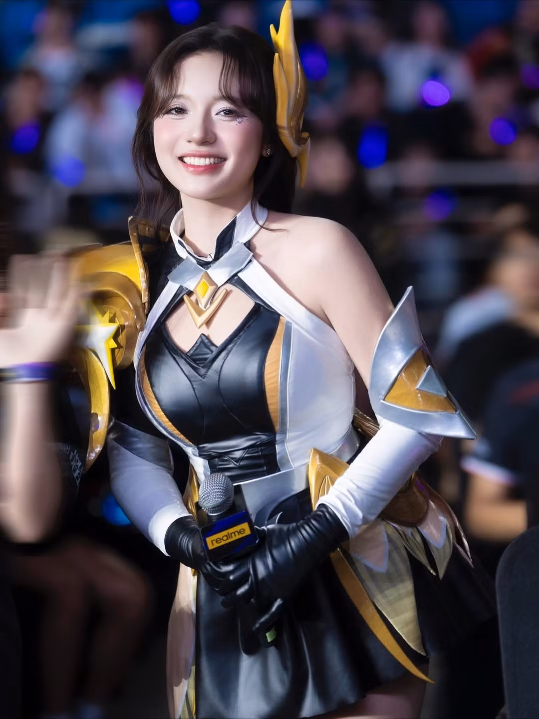 Phương Thảo từ lâu đã được mệnh danh là "MC quốc dân" hay "Nữ thần Liên Quân" nhờ sự chuyên nghiệp, kiến thức chuyên môn vững vàng và nụ cười rạng rỡ, cuốn hút. Mỗi lần xuất hiện tại các sự kiện lớn, cô đều biết cách làm mới mình và tạo dấu ấn. (Ảnh: IGNV)