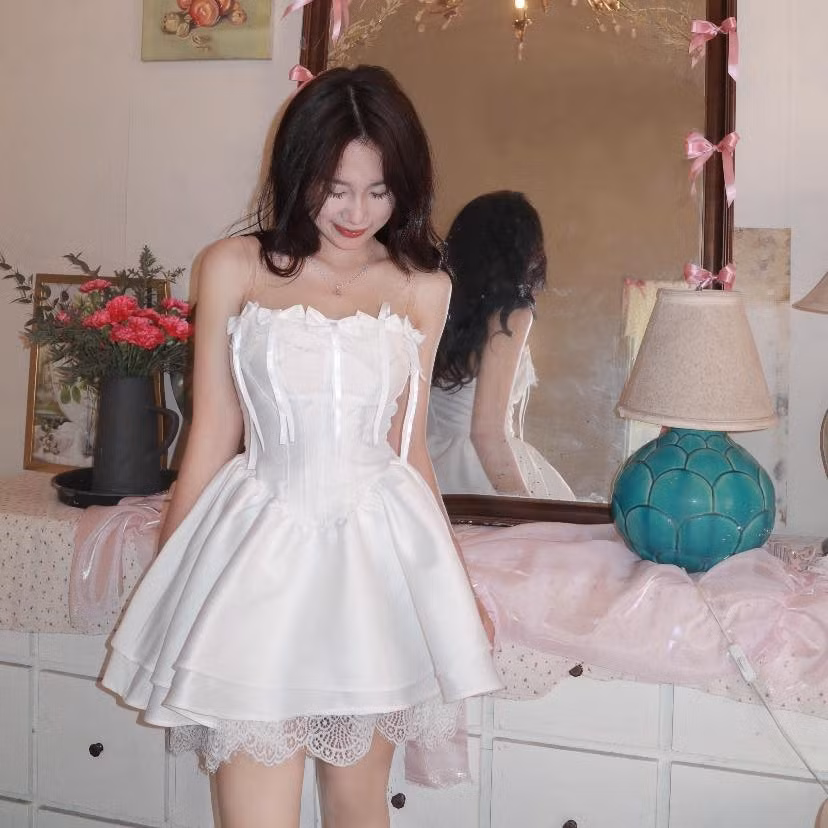 Mạnh mẽ trong bộ quân phục, thế nhưng bên ngoài Phương Thảo là cô nàng thường xuất hiện với phong cách nữ tính, dịu dàng. (Ảnh: FBNV)