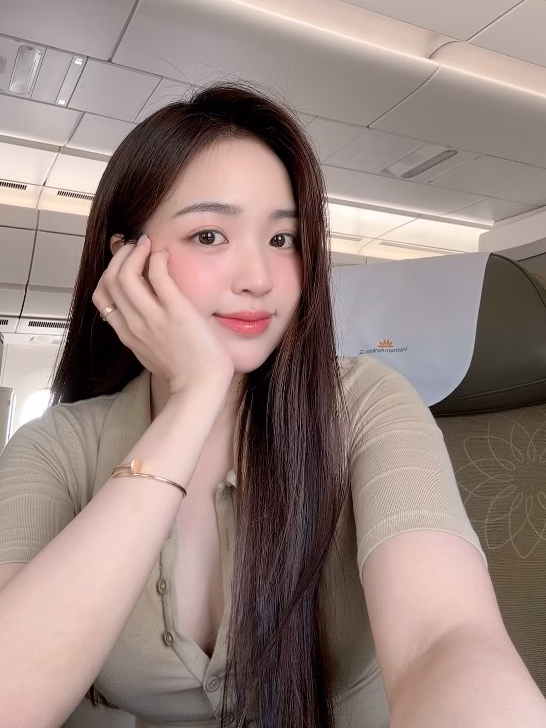 Lê Phương Anh là hot girl quen mặt với giới trẻ Hà thành. Cô nàng sở hữu gần 600.000 người theo dõi trên Instagram. (Ảnh: IGNV)