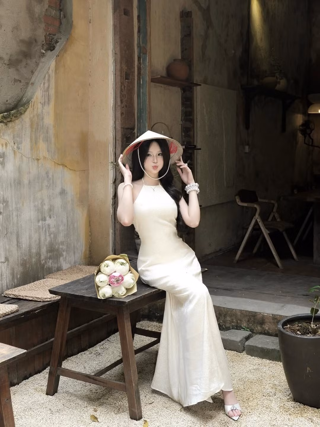 Cô nàng được biết đến với khả năng "lên đồ" cực ấn tượng. Mỗi thiết kế được cô nàng diện đều khiến cộng đồng fan phải truy tìm địa chỉ để sở hữu. (Ảnh: IGNV)
