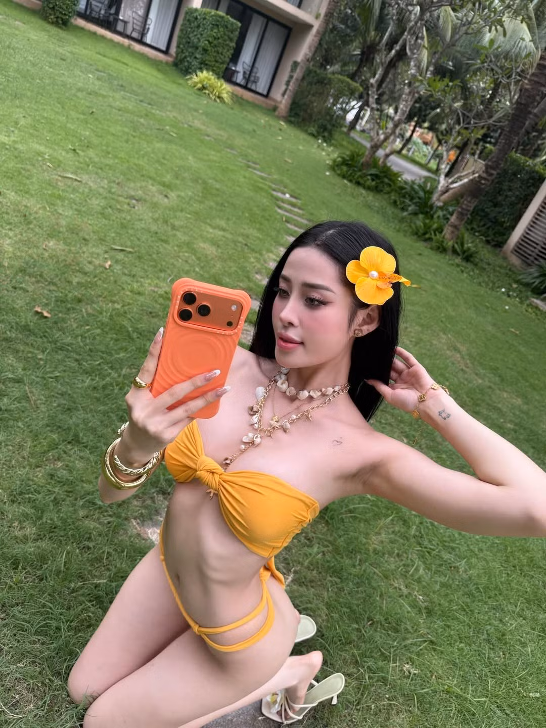 Để có được thân hình "đồng hồ cát" như hiện tại, Hồng Vy rất chú trọng đến việc chăm sóc bản thân. Cô dành nhiều thời gian cho Gym và các hoạt động thể thao như Pickleball để giữ cho cơ thể luôn săn chắc, tràn đầy sức sống. (Ảnh: IGNV)