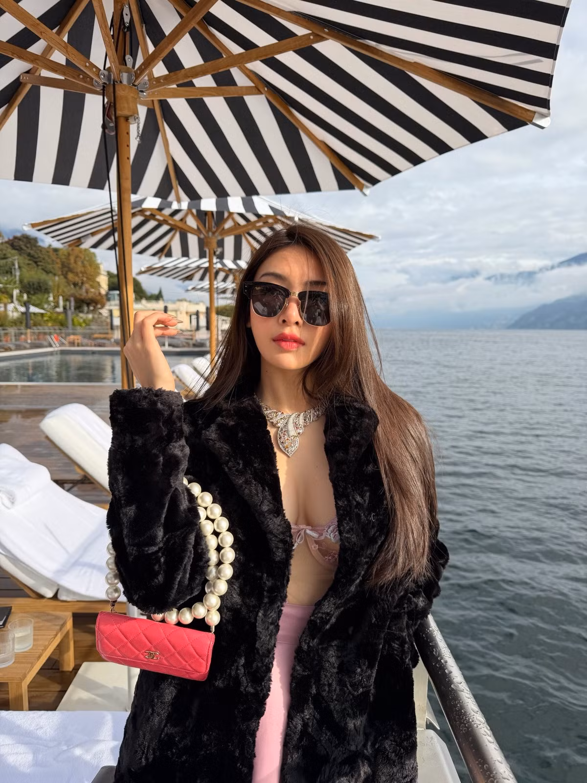Sau một thời gian dài im lặng với những tin đồn bủa vây, mới đây, cô nàng đã chính thức đăng tải một tâm thư dài trên trang cá nhân, thẳng thắn đối diện với tất cả thị phi. (Ảnh: FB Linh Trương)
