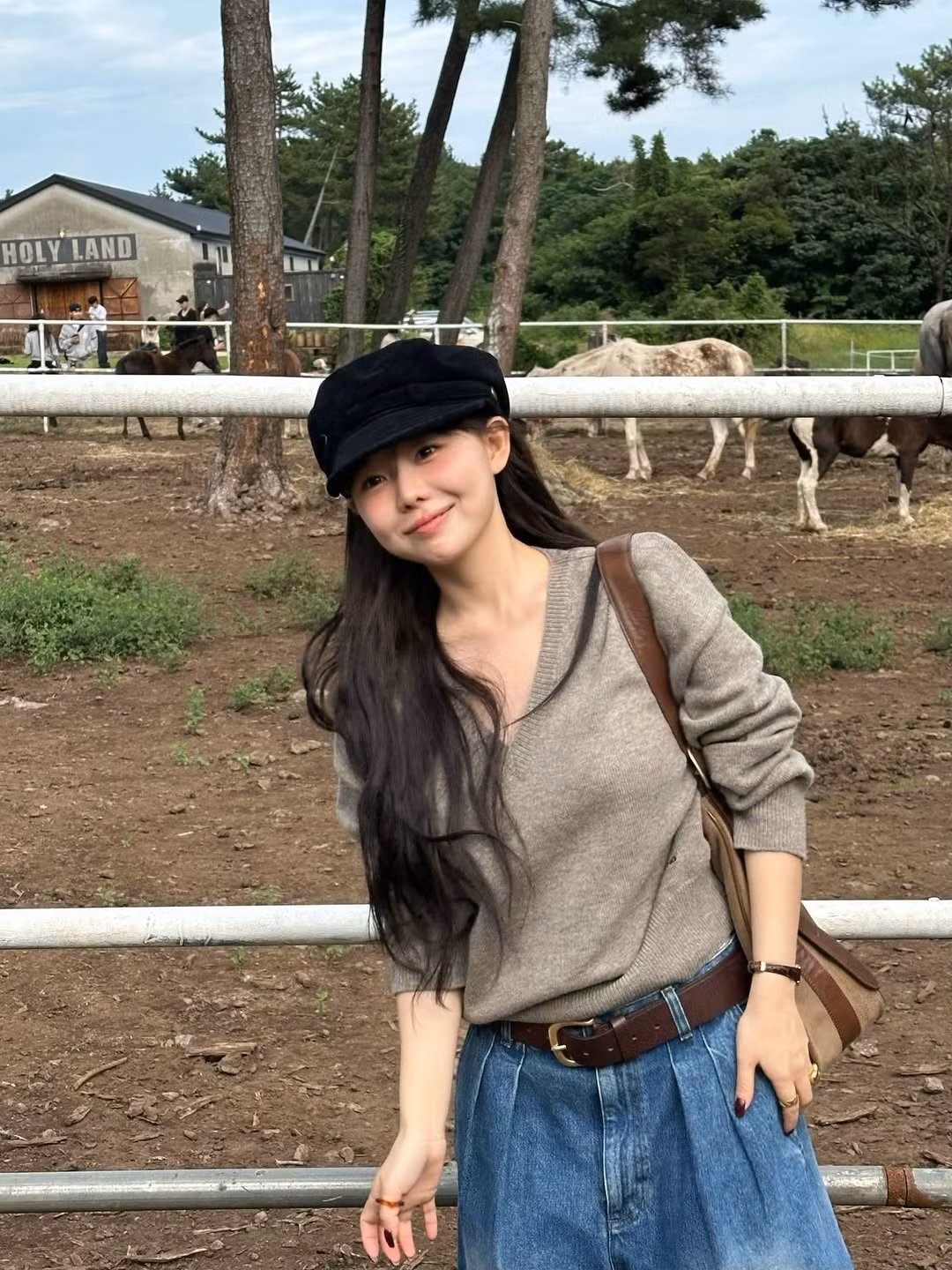 Hong Young Gi theo đuổi phong cách đa dạng, từ ngọt ngào dễ thương đến táo bạo, cá tính, giúp cô luôn trông sành điệu và trẻ trung. (Ảnh: IG @kisy0729)