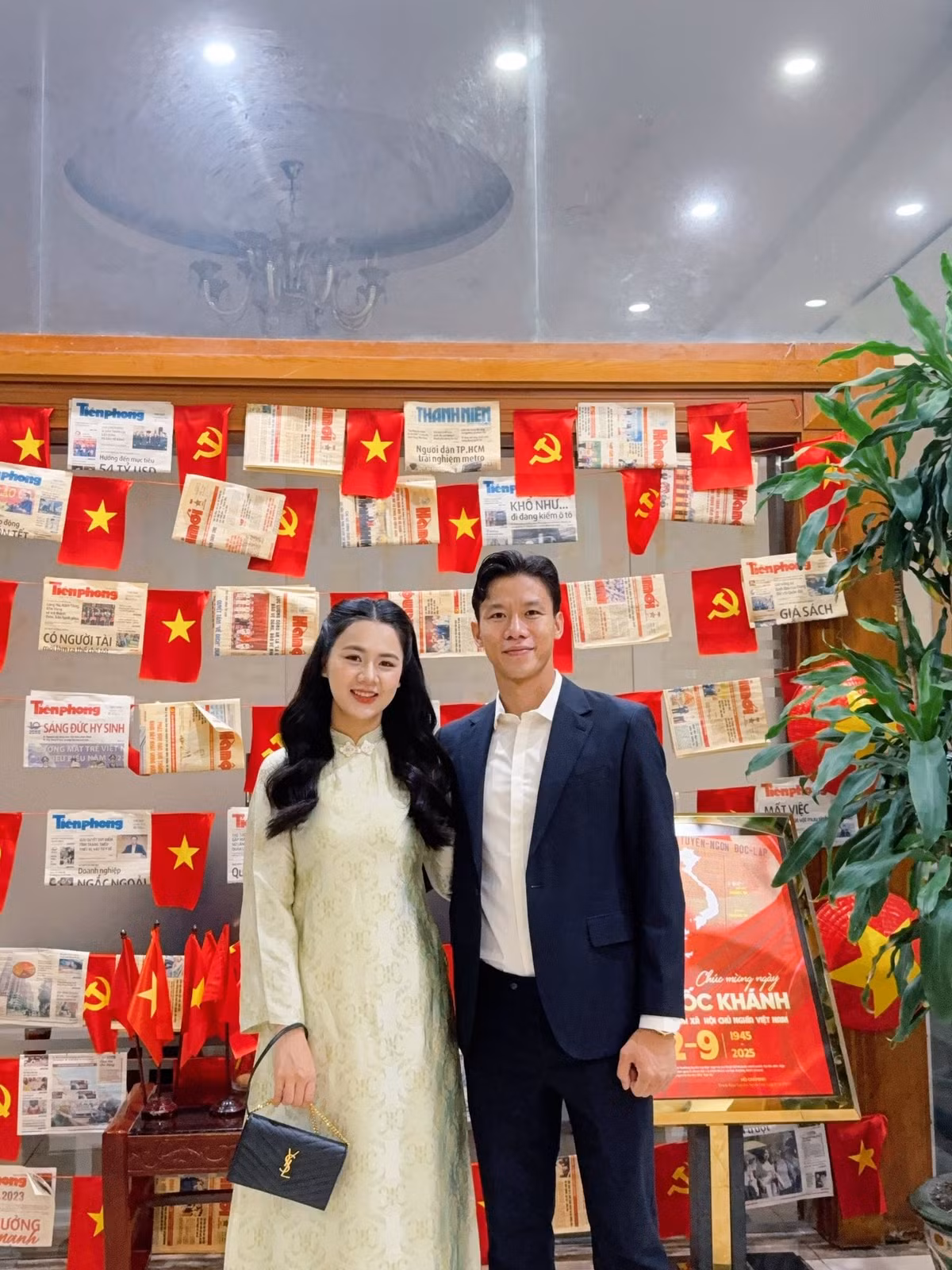 Ngọc Hải và vợ kết hôn vào tháng 1/2018. Gia đình cầu thủ đang sinh sống tại Nghệ An. Cặp đôi đã sinh 3 người con (7 tuổi, 3 tuổi và chưa tròn 1 tuổi). (Ảnh: FB Dương Thuỳ Phương)
