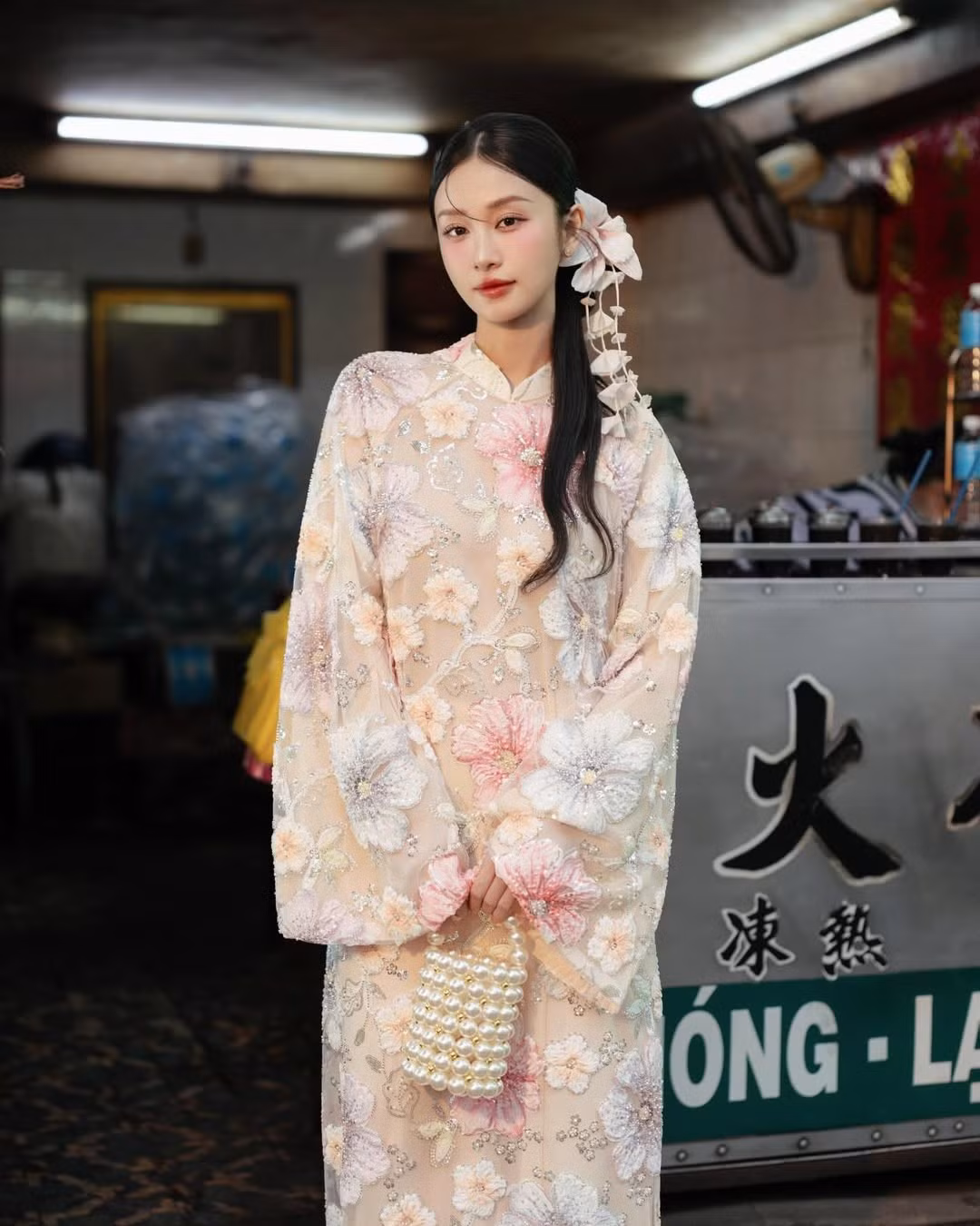 Jun Vũ (tên thật là Vũ Phương Anh) sinh ra tại Hà Nội và từng có thời gian dài định cư tại Thái Lan từ năm 15 tuổi. Chính nền tảng văn hóa đa dạng đã giúp cô sở hữu vẻ đẹp lai đặc trưng và phong thái tự tin. (Ảnh: IGNV)