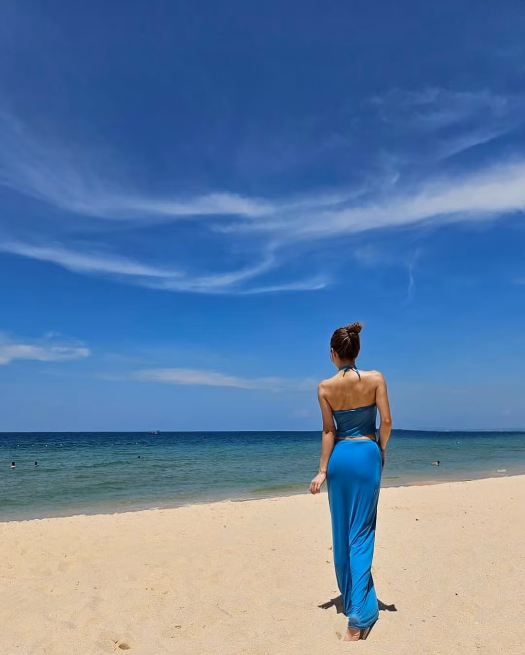 Trên trang cá nhân, cô nàng thường chia sẻ về cuộc sống đời thường, những chuyến du lịch đến nhiều địa điểm khác nhau.