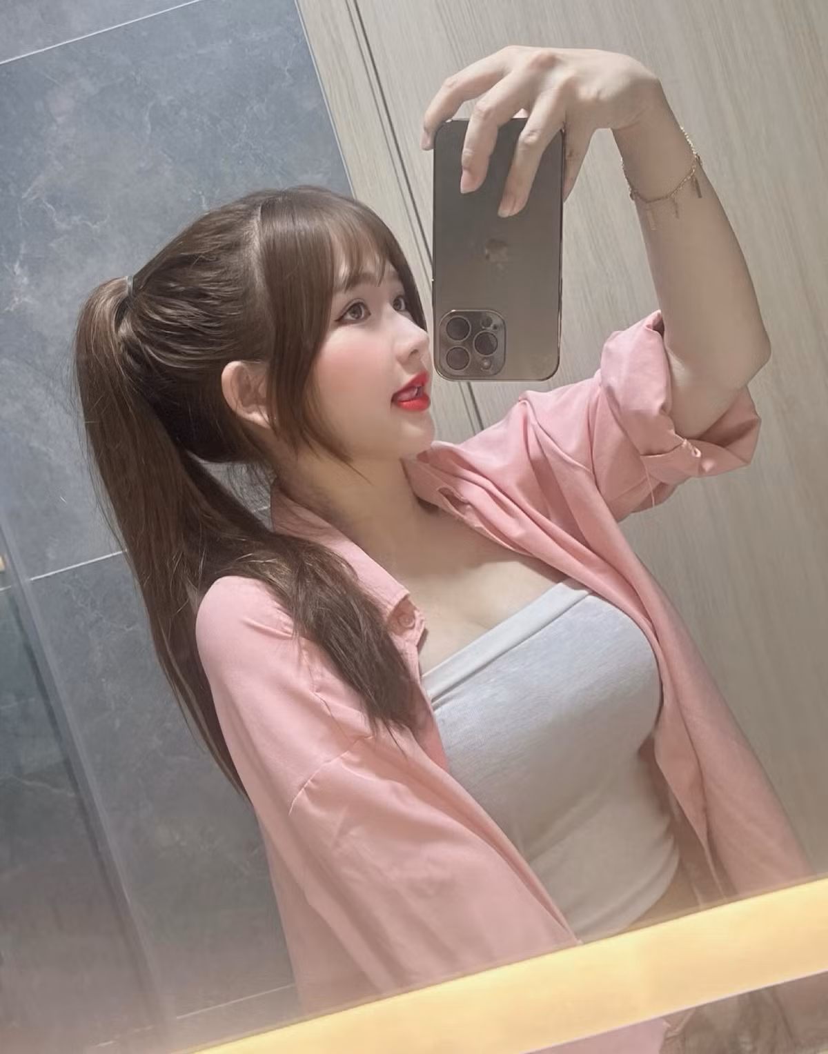 Nguyễn Thị Thùy Trang, cô gái sinh năm 1995 nổi tiếng cách đây nhiều năm với hành trình thay đổi nhan sắc 180 độ nhờ tập gym. (Ảnh: IGNV)
